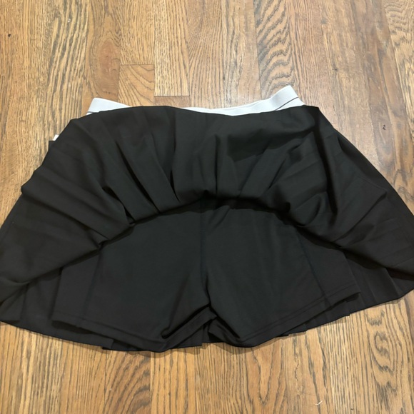 Gold Hinge Black Pleated Athletic Skirt - Picture 5 of 6